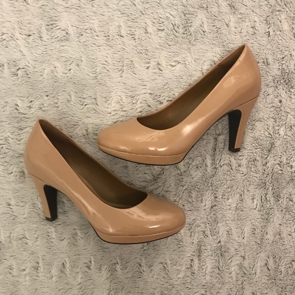 clarks nude patent shoes